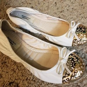 Simply Vera Wang flats